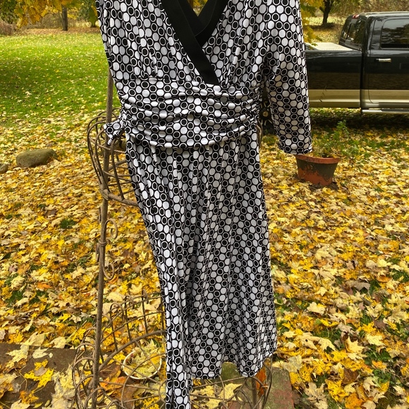 BLACK AND WHITE DRESS - Picture 4 of 4